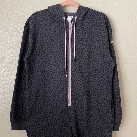 Fabletics Jumpsuit Women Small Gray Forever Fleece Hooded Onesie Leopard NEW - Picture 4 of 12
